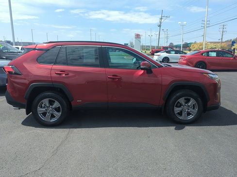 Used 2024 Toyota RAV4 XLE w/ Convenience Package image 9