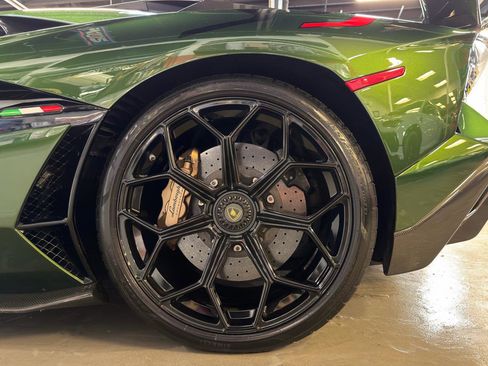 Used 2021 Lamborghini Aventador SVJ AWD/4WD image 15