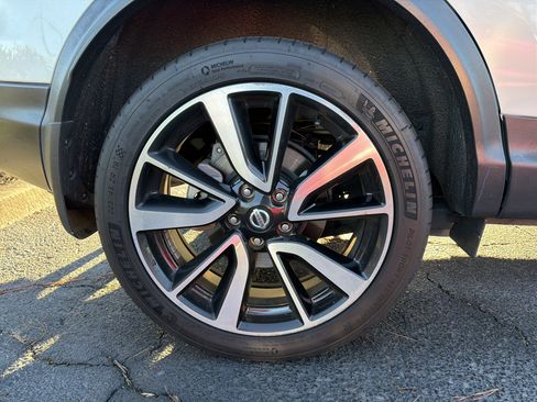 Used 2019 Nissan Rogue Sport SL w/ Premium Package image 15