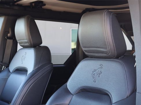 Used 2025 Ford Bronco Badlands image 15