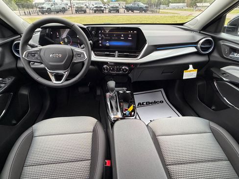 New 2026 Chevrolet Trax LT image 3