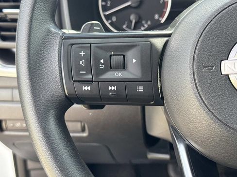 Certified 2024 Nissan Rogue SV FWD image 32
