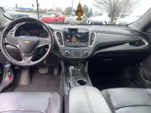 Used 2020 Chevrolet Malibu LT w/ Leather Package image 12