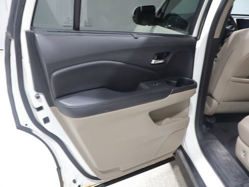 Used 2016 Honda Pilot Touring image 19