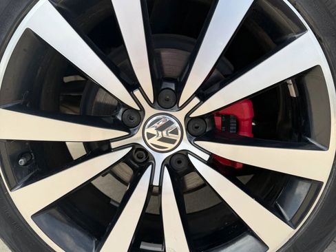 Used 2012 Volkswagen Beetle Launch Edition FWD image 17