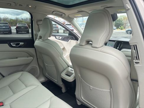Used 2023 Volvo XC60 B5 Plus w/ Climate Package AWD/4WD image 39