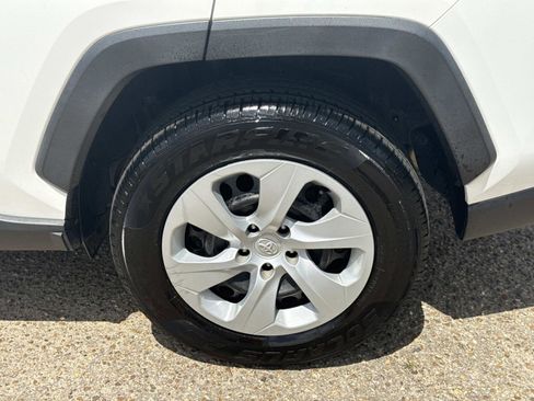Used 2020 Toyota RAV4 LE FWD image 10