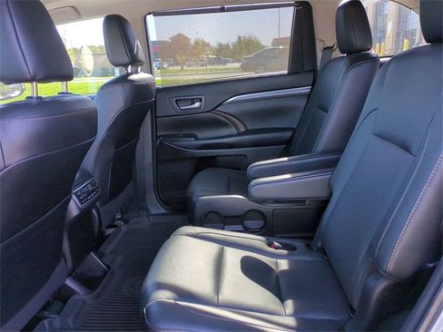 Used 2018 Toyota Highlander Limited Platinum image 13