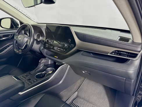 Used 2023 Toyota Highlander XLE image 29