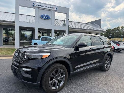 Certified 2023 Ford Explorer XLT w/ Equipment Group 202A AWD/4WD image 1