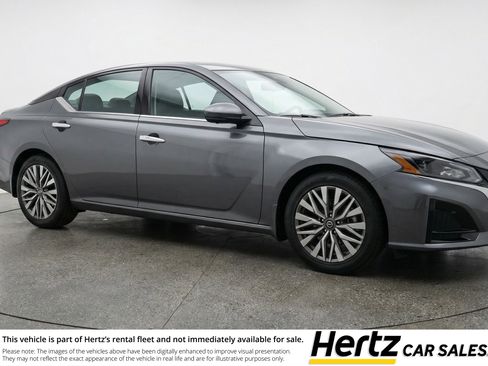 Used 2025 Nissan Altima 2.5 SV FWD image 1