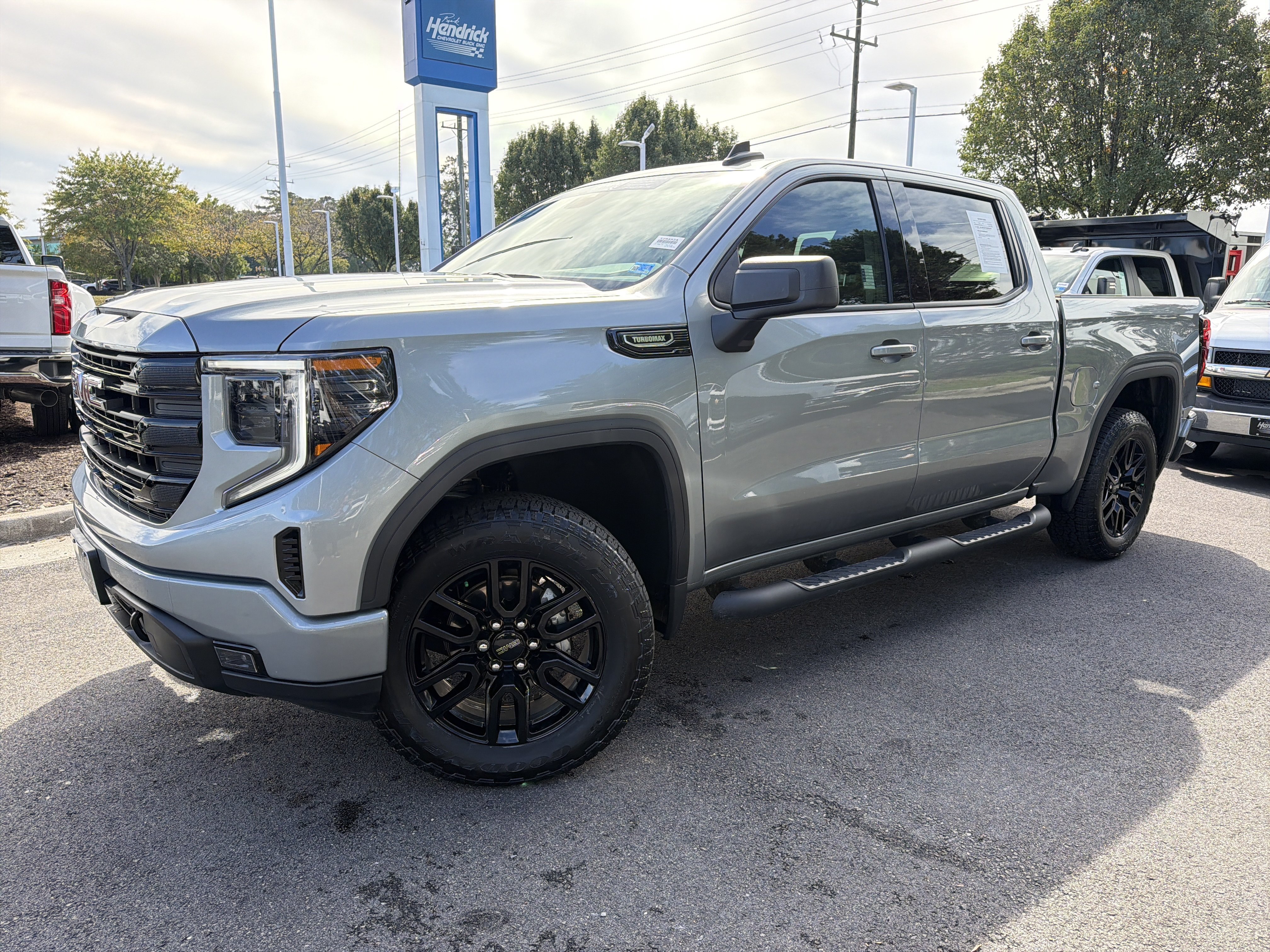 Used 2026 GMC Sierra 1500 Elevation w/ Elevation Select Package AWD/4WD image 5