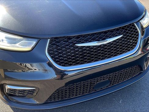 Used 2023 Chrysler Pacifica Limited image 34