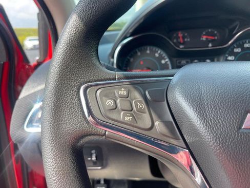 Used 2017 Chevrolet Cruze LT image 24