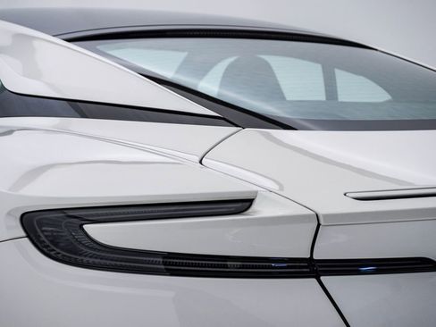 Used 2021 Aston Martin DB11 Coupe image 13