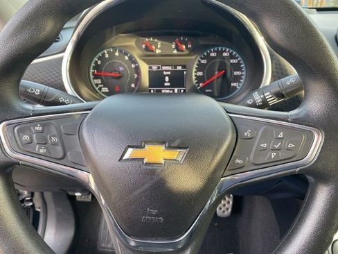 Used 2017 Chevrolet Malibu LT image 8