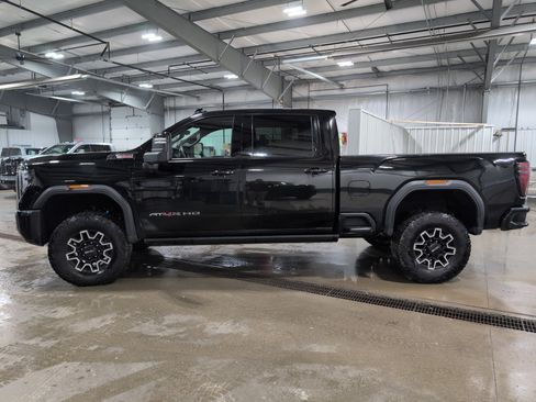 Used 2024 GMC Sierra 2500 AT4X image 5