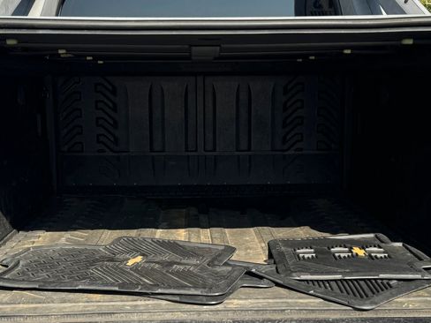 Used 2002 Chevrolet Avalanche 4x4 w/ Off-Road Suspension Pkg image 13