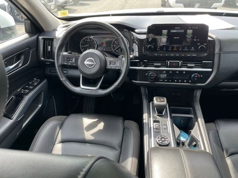 Certified 2025 Nissan Pathfinder SL AWD/4WD image 11