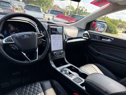 Used 2024 Ford Edge Titanium AWD/4WD image 25