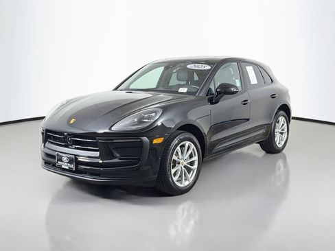 Used 2025 Porsche Macan AWD/4WD image 1