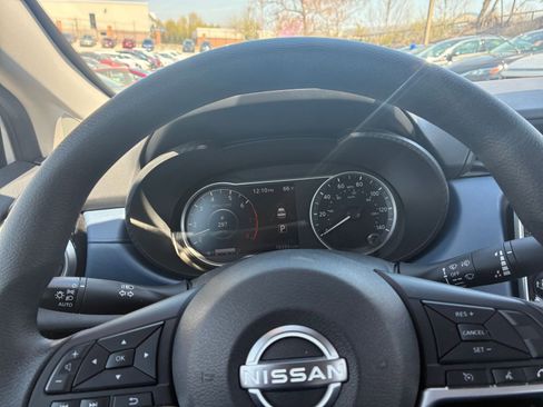 Used 2025 Nissan Versa SV image 35