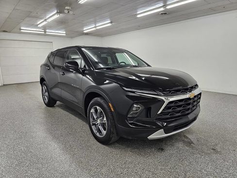 Used 2026 Chevrolet Blazer LT FWD image 3