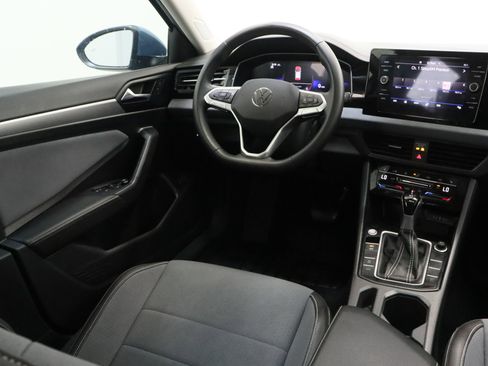 Used 2025 Volkswagen Jetta SE image 32