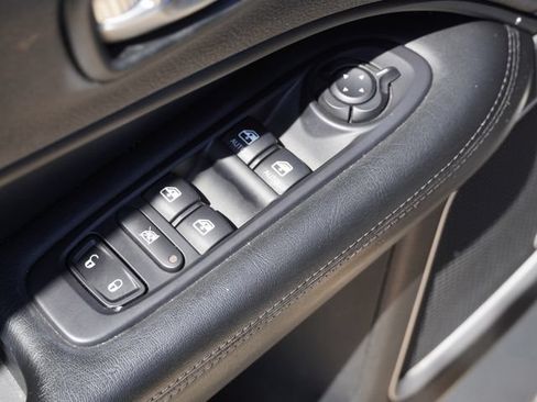 Used 2019 Jeep Compass Latitude FWD image 15