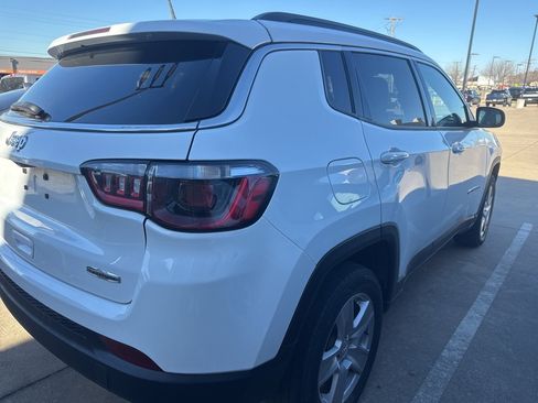 Used 2022 Jeep Compass Latitude image 4