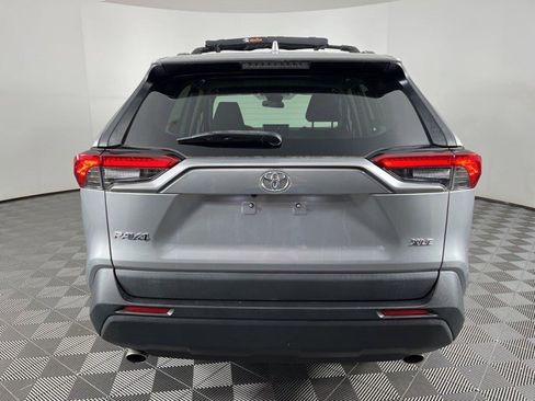 Used 2021 Toyota RAV4 XLE w/ Convenience Package FWD image 7