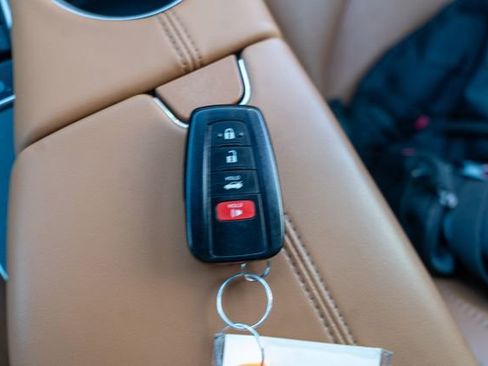 Used 2020 Toyota Avalon Limited image 35