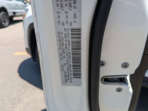 Used 2018 Jeep Compass Latitude FWD image 33