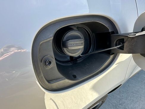 Certified 2026 Porsche Macan image 40