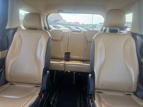 Used 2024 Kia Carnival LX FWD image 26