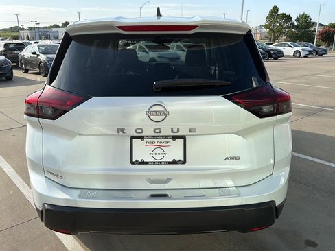 Used 2026 Nissan Rogue SV AWD/4WD image 7