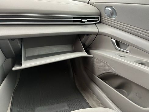 Used 2023 Hyundai Elantra SEL w/ Convenience Package image 35