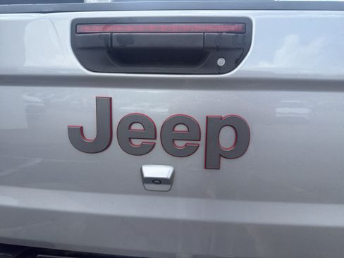 Used 2020 Jeep Gladiator Rubicon AWD/4WD image 6