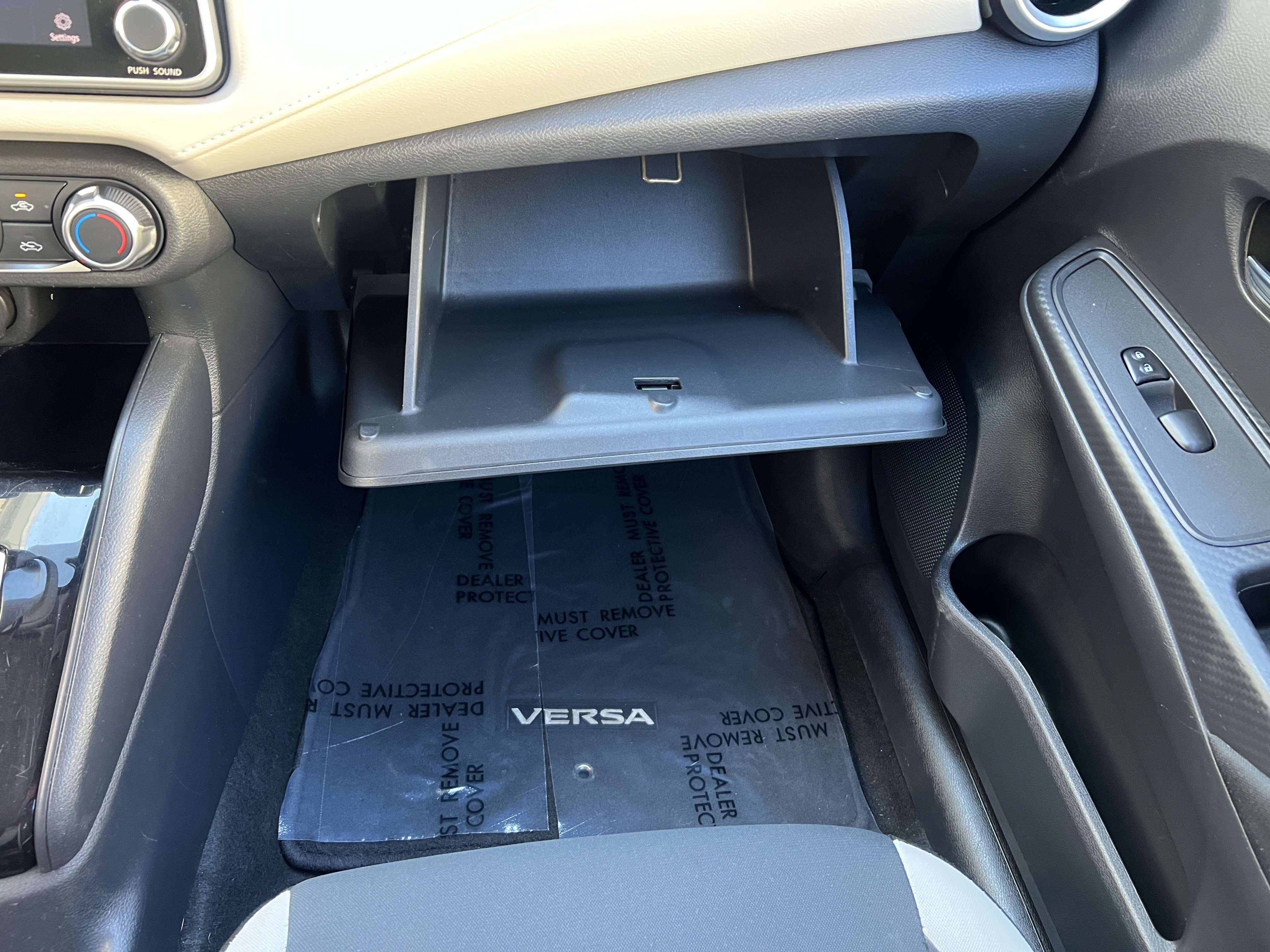 Used 2021 Nissan Versa SV FWD image 34