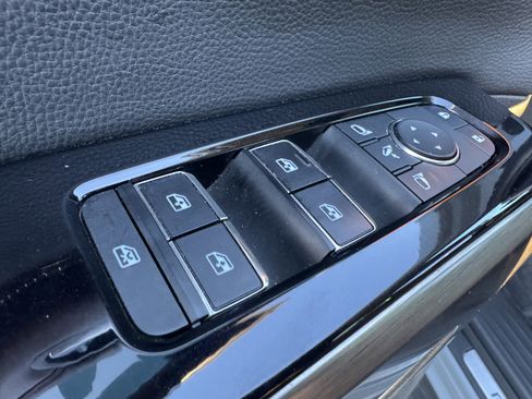 Used 2022 Nissan Pathfinder Platinum w/ Cargo Package image 10