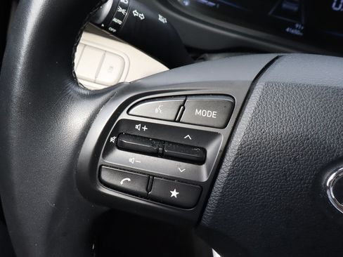 Used 2025 Hyundai Venue SEL FWD image 26