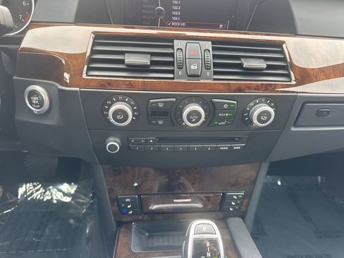 Used 2010 BMW 550i Sedan image 19