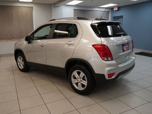 Used 2022 Chevrolet Trax LT w/ LT Convenience Package image 4
