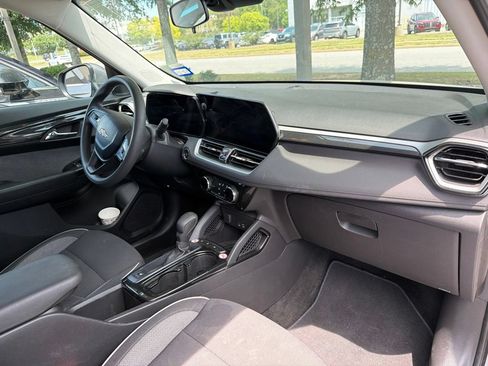 Used 2025 Chevrolet TrailBlazer LT FWD image 28