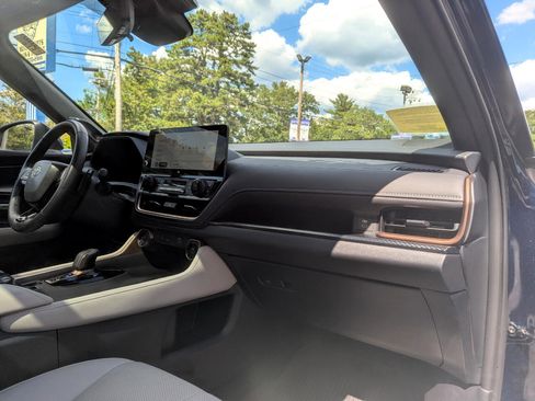 Used 2024 Toyota Grand Highlander AWD Hybrid image 39