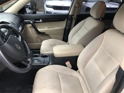 Used 2011 Kia Sorento LX image 11