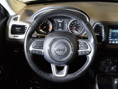 Used 2020 Jeep Compass Latitude FWD image 17