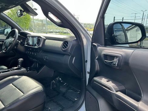 Certified 2019 Toyota Tacoma TRD Off-Road w/ TRD Premium Off Road Package AWD/4WD image 15