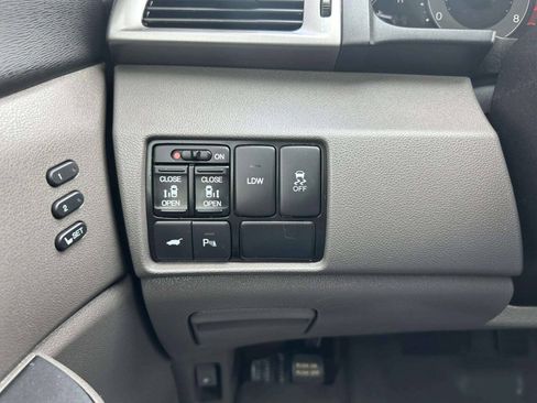 Used 2015 Honda Odyssey Touring Elite image 28
