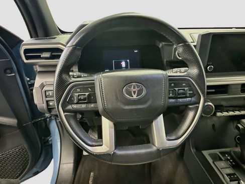 Used 2025 Toyota 4Runner SR5 AWD/4WD image 18